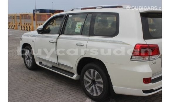 Buy Import Toyota Land Cruiser White Car in Import - Dubai in Al Jazirah State Buy Import Toyota Land Cruiser White Car in Import - Dubai in Al Jazirah State