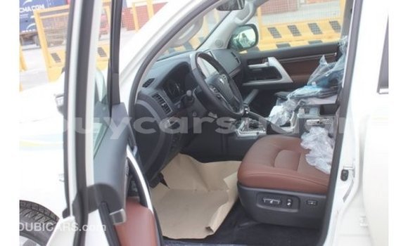 Buy Import Toyota Land Cruiser White Car in Import - Dubai in Al Jazirah State Buy Import Toyota Land Cruiser White Car in Import - Dubai in Al Jazirah State