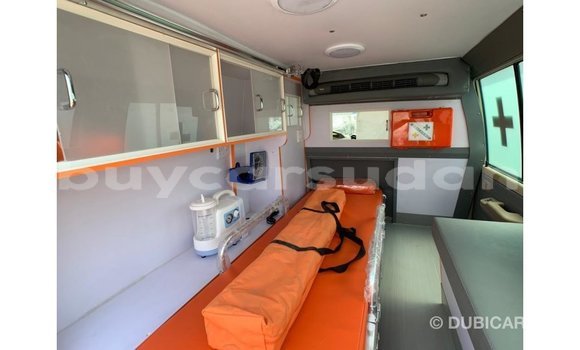 Acheter Import Voiture Toyota Land Cruiser Beige à Import - Dubai, État d'Al Jazirah Acheter Import Voiture Toyota Land Cruiser Beige à Import - Dubai, État d'Al Jazirah