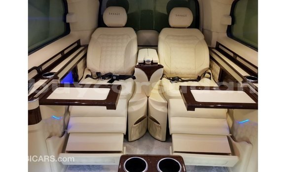 Acheter Import Voiture Mercedes-Benz 250 Noir à Import - Dubai, État d'Al Jazirah Acheter Import Voiture Mercedes-Benz 250 Noir à Import - Dubai, État d'Al Jazirah