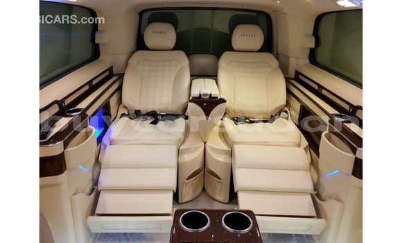 Acheter Import Voiture Mercedes-Benz 250 Noir à Import - Dubai, État d'Al Jazirah Acheter Import Voiture Mercedes-Benz 250 Noir à Import - Dubai, État d'Al Jazirah