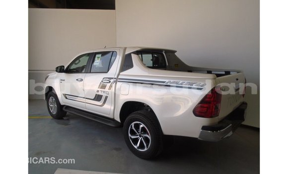 Buy Import Toyota Hilux White Car in Import - Dubai in Al Jazirah State Buy Import Toyota Hilux White Car in Import - Dubai in Al Jazirah State