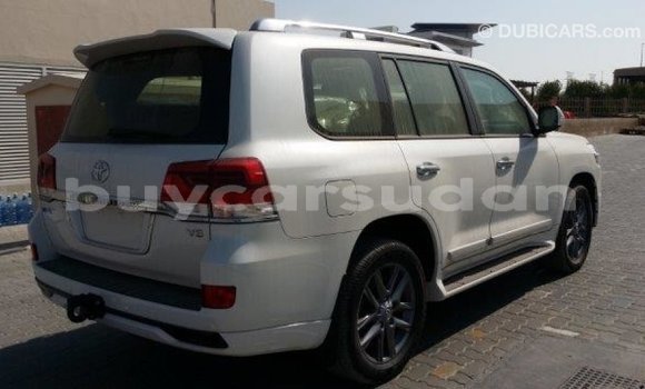 Buy Import Toyota Land Cruiser White Car in Import - Dubai in Al Jazirah State Buy Import Toyota Land Cruiser White Car in Import - Dubai in Al Jazirah State
