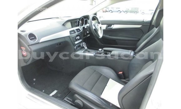 Buy Import Mercedes-Benz 190 White Car in Import - Dubai in Al Jazirah State Buy Import Mercedes-Benz 190 White Car in Import - Dubai in Al Jazirah State