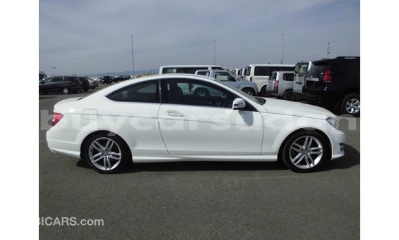 Buy Import Mercedes-Benz 190 White Car in Import - Dubai in Al Jazirah State Buy Import Mercedes-Benz 190 White Car in Import - Dubai in Al Jazirah State