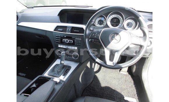 Buy Import Mercedes-Benz 190 White Car in Import - Dubai in Al Jazirah State Buy Import Mercedes-Benz 190 White Car in Import - Dubai in Al Jazirah State