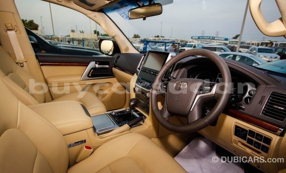 Buy Import Toyota Land Cruiser White Car in Import - Dubai in Al Jazirah State Buy Import Toyota Land Cruiser White Car in Import - Dubai in Al Jazirah State