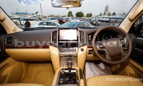 Buy Import Toyota Land Cruiser White Car in Import - Dubai in Al Jazirah State Buy Import Toyota Land Cruiser White Car in Import - Dubai in Al Jazirah State