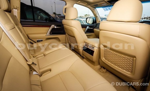 Buy Import Toyota Land Cruiser White Car in Import - Dubai in Al Jazirah State Buy Import Toyota Land Cruiser White Car in Import - Dubai in Al Jazirah State