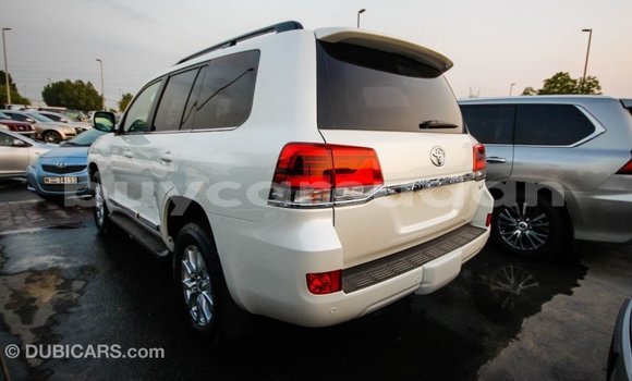 Buy Import Toyota Land Cruiser White Car in Import - Dubai in Al Jazirah State Buy Import Toyota Land Cruiser White Car in Import - Dubai in Al Jazirah State