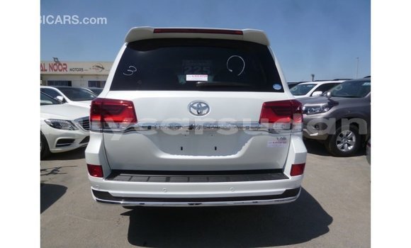 Buy Import Toyota Land Cruiser White Car in Import - Dubai in Al Jazirah State Buy Import Toyota Land Cruiser White Car in Import - Dubai in Al Jazirah State