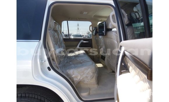 Buy Import Toyota Land Cruiser White Car in Import - Dubai in Al Jazirah State Buy Import Toyota Land Cruiser White Car in Import - Dubai in Al Jazirah State