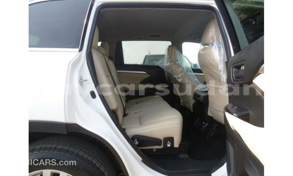 Acheter Import Voiture Toyota Kluger Blanc à Import - Dubai, État d'Al Jazirah Acheter Import Voiture Toyota Kluger Blanc à Import - Dubai, État d'Al Jazirah
