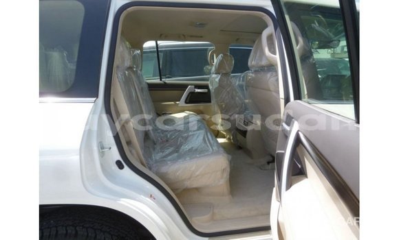 Buy Import Toyota Land Cruiser White Car in Import - Dubai in Al Jazirah State Buy Import Toyota Land Cruiser White Car in Import - Dubai in Al Jazirah State