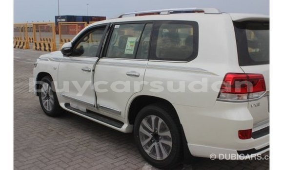 Buy Import Toyota Land Cruiser White Car in Import - Dubai in Al Jazirah State Buy Import Toyota Land Cruiser White Car in Import - Dubai in Al Jazirah State