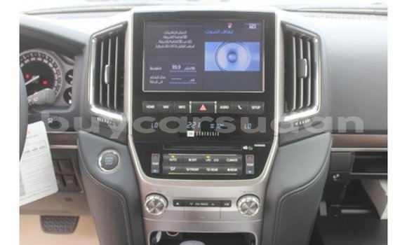 Buy Import Toyota Land Cruiser White Car in Import - Dubai in Al Jazirah State Buy Import Toyota Land Cruiser White Car in Import - Dubai in Al Jazirah State