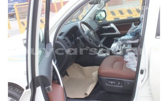 Buy Import Toyota Land Cruiser White Car in Import - Dubai in Al Jazirah State Buy Import Toyota Land Cruiser White Car in Import - Dubai in Al Jazirah State