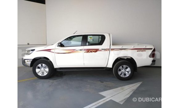 Acheter Import Voiture Toyota Hilux Blanc à Import - Dubai, État d'Al Jazirah Acheter Import Voiture Toyota Hilux Blanc à Import - Dubai, État d'Al Jazirah