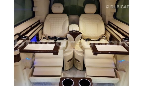 Acheter Import Voiture Mercedes-Benz 250 Noir à Import - Dubai, État d'Al Jazirah Acheter Import Voiture Mercedes-Benz 250 Noir à Import - Dubai, État d'Al Jazirah