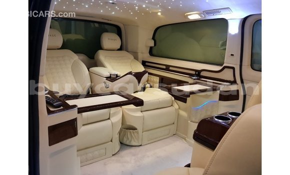 Acheter Import Voiture Mercedes-Benz 250 Noir à Import - Dubai, État d'Al Jazirah Acheter Import Voiture Mercedes-Benz 250 Noir à Import - Dubai, État d'Al Jazirah