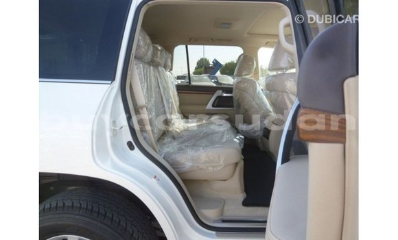 Buy Import Toyota Land Cruiser White Car in Import - Dubai in Al Jazirah State Buy Import Toyota Land Cruiser White Car in Import - Dubai in Al Jazirah State