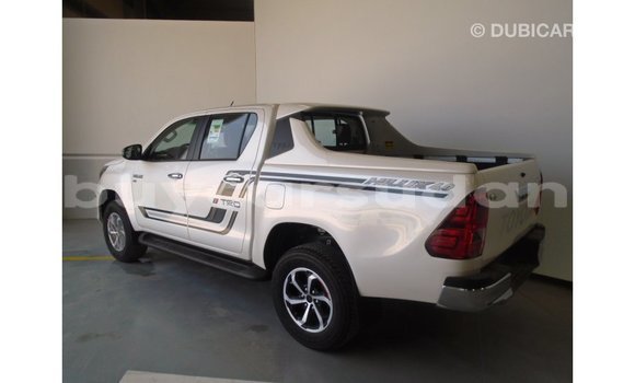 Buy Import Toyota Hilux White Car in Import - Dubai in Al Jazirah State Buy Import Toyota Hilux White Car in Import - Dubai in Al Jazirah State
