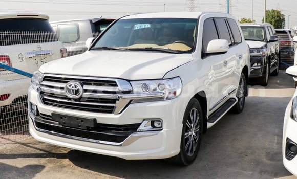 Buy Import Toyota Land Cruiser White Car in Import - Dubai in Al Jazirah State Buy Import Toyota Land Cruiser White Car in Import - Dubai in Al Jazirah State