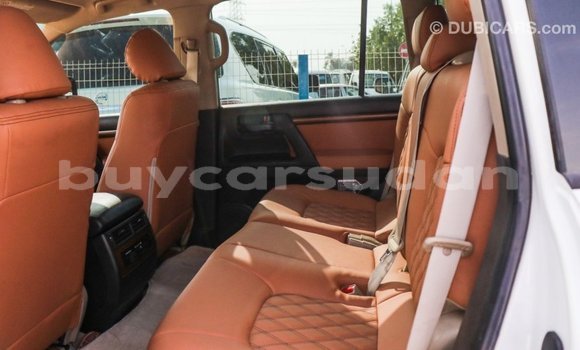 Buy Import Toyota Land Cruiser White Car in Import - Dubai in Al Jazirah State Buy Import Toyota Land Cruiser White Car in Import - Dubai in Al Jazirah State