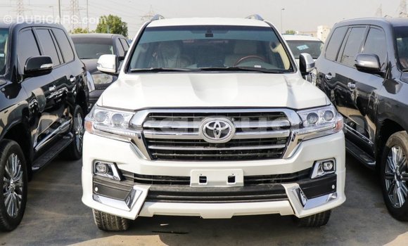 Buy Import Toyota Land Cruiser White Car in Import - Dubai in Al Jazirah State Buy Import Toyota Land Cruiser White Car in Import - Dubai in Al Jazirah State