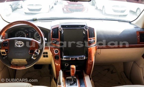 Buy Import Toyota Land Cruiser White Car in Import - Dubai in Al Jazirah State Buy Import Toyota Land Cruiser White Car in Import - Dubai in Al Jazirah State