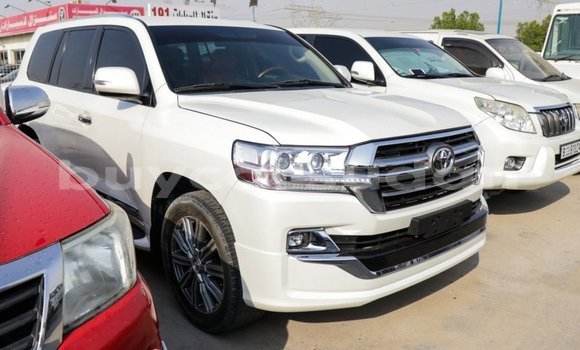 Buy Import Toyota Land Cruiser White Car in Import - Dubai in Al Jazirah State Buy Import Toyota Land Cruiser White Car in Import - Dubai in Al Jazirah State