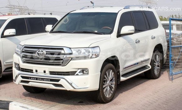 Buy Import Toyota Land Cruiser White Car in Import - Dubai in Al Jazirah State Buy Import Toyota Land Cruiser White Car in Import - Dubai in Al Jazirah State