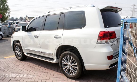 Buy Import Toyota Land Cruiser White Car in Import - Dubai in Al Jazirah State Buy Import Toyota Land Cruiser White Car in Import - Dubai in Al Jazirah State