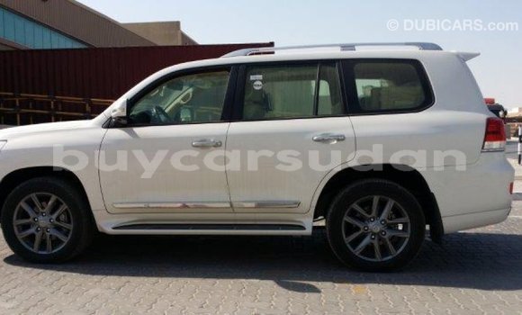 Acheter Import Voiture Toyota Land Cruiser Blanc à Import - Dubai, État d'Al Jazirah Acheter Import Voiture Toyota Land Cruiser Blanc à Import - Dubai, État d'Al Jazirah