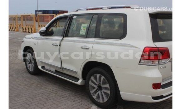 Acheter Import Voiture Toyota Land Cruiser Blanc à Import - Dubai, État d'Al Jazirah Acheter Import Voiture Toyota Land Cruiser Blanc à Import - Dubai, État d'Al Jazirah