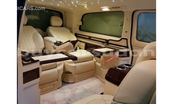 Acheter Import Voiture Mercedes-Benz 250 Noir à Import - Dubai, État d'Al Jazirah Acheter Import Voiture Mercedes-Benz 250 Noir à Import - Dubai, État d'Al Jazirah