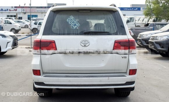 Buy Import Toyota Land Cruiser White Car in Import - Dubai in Al Jazirah State Buy Import Toyota Land Cruiser White Car in Import - Dubai in Al Jazirah State