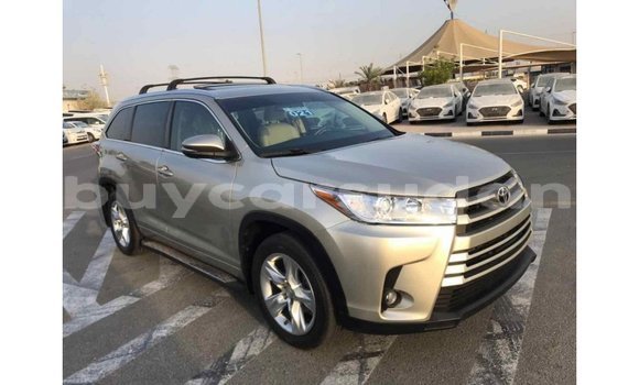 Buy Import Toyota Highlander Beige Car in Import - Dubai in Al Jazirah State Buy Import Toyota Highlander Beige Car in Import - Dubai in Al Jazirah State