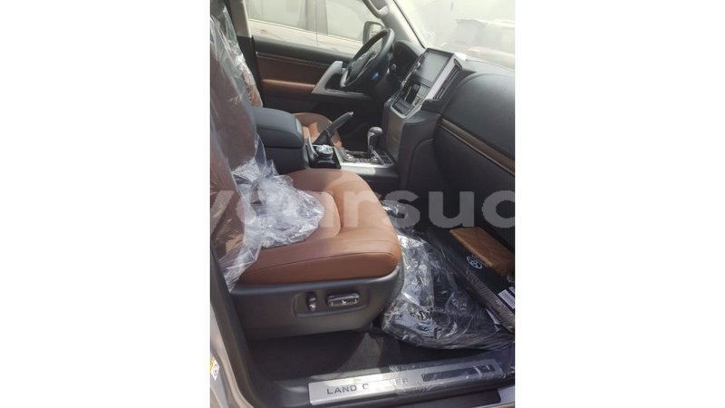Big with watermark toyota land cruiser al jazirah state import dubai 1349
