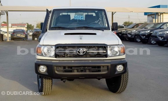 Acheter Import Voiture Toyota Land Cruiser Beige à Import - Dubai, État d'Al Jazirah Acheter Import Voiture Toyota Land Cruiser Beige à Import - Dubai, État d'Al Jazirah