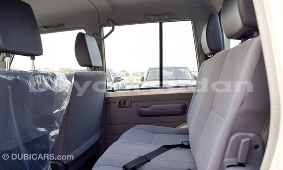 Acheter Import Voiture Toyota Land Cruiser Beige à Import - Dubai, État d'Al Jazirah Acheter Import Voiture Toyota Land Cruiser Beige à Import - Dubai, État d'Al Jazirah