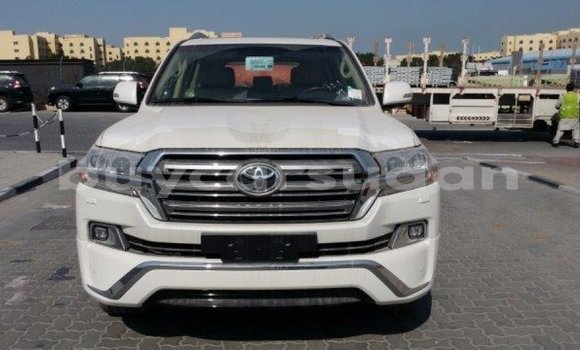 Buy Import Toyota Land Cruiser White Car in Import - Dubai in Al Jazirah State Buy Import Toyota Land Cruiser White Car in Import - Dubai in Al Jazirah State