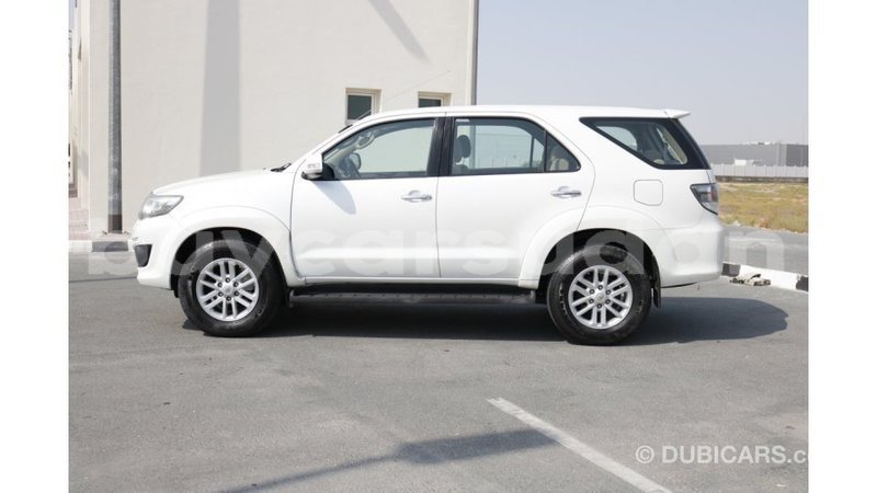 Big with watermark toyota fortuner al jazirah state import dubai 1374