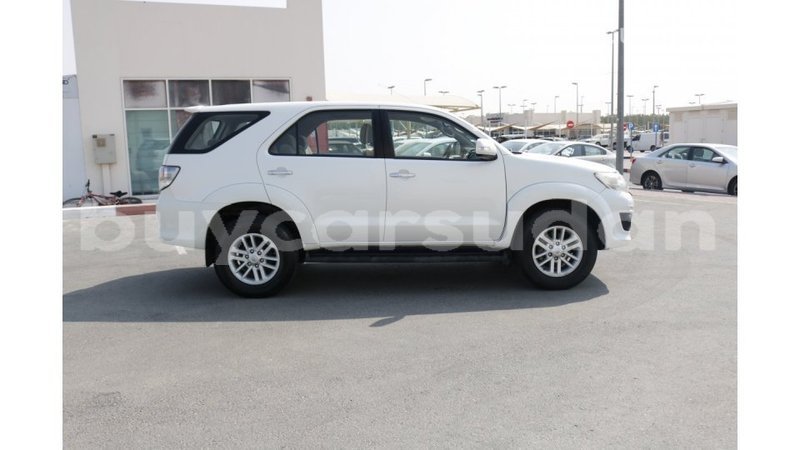 Big with watermark toyota fortuner al jazirah state import dubai 1374