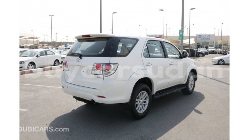 Big with watermark toyota fortuner al jazirah state import dubai 1374