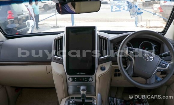 Buy Import Toyota Land Cruiser White Car in Import - Dubai in Al Jazirah State Buy Import Toyota Land Cruiser White Car in Import - Dubai in Al Jazirah State