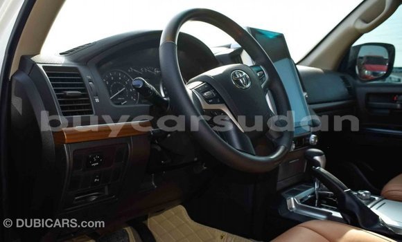 Buy Import Toyota Land Cruiser White Car in Import - Dubai in Al Jazirah State Buy Import Toyota Land Cruiser White Car in Import - Dubai in Al Jazirah State