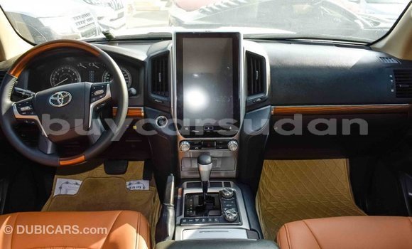 Buy Import Toyota Land Cruiser White Car in Import - Dubai in Al Jazirah State Buy Import Toyota Land Cruiser White Car in Import - Dubai in Al Jazirah State