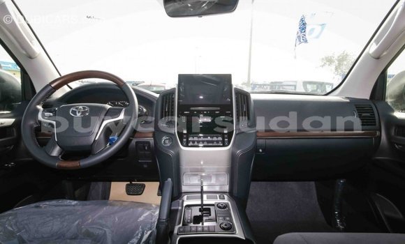 Buy Import Toyota Land Cruiser White Car in Import - Dubai in Al Jazirah State Buy Import Toyota Land Cruiser White Car in Import - Dubai in Al Jazirah State
