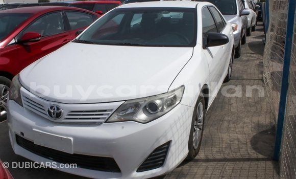 Acheter Import Voiture Toyota Camry Blanc à Import - Dubai, État d'Al Jazirah Acheter Import Voiture Toyota Camry Blanc à Import - Dubai, État d'Al Jazirah